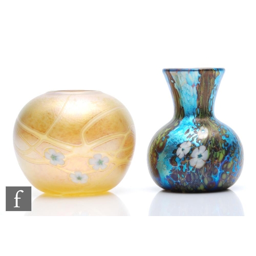 Karina Sellars Okra A Contemporary Studio Glass Vase In The