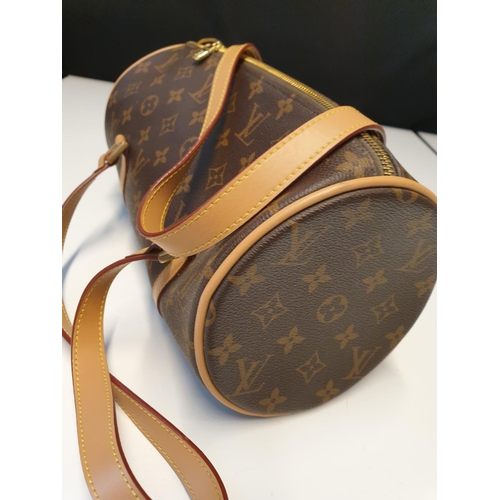 Louis Vuitton classic handbag with matching purse (unused), code M51365.