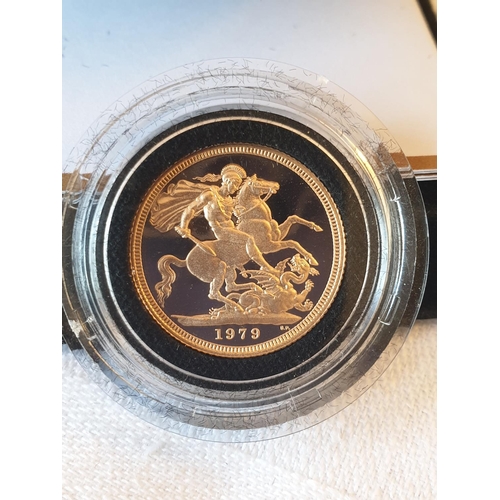 255 - Queen Elizabeth II gold sovereign 1979, untouched in capsule and presentation box