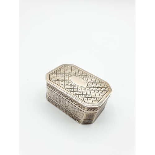 251 - Antique silver Nutmeg Grater , engine turned design with blank cartouche, hallmark for London 1799, ... 