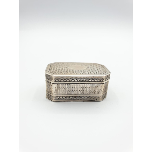 251 - Antique silver Nutmeg Grater , engine turned design with blank cartouche, hallmark for London 1799, ... 