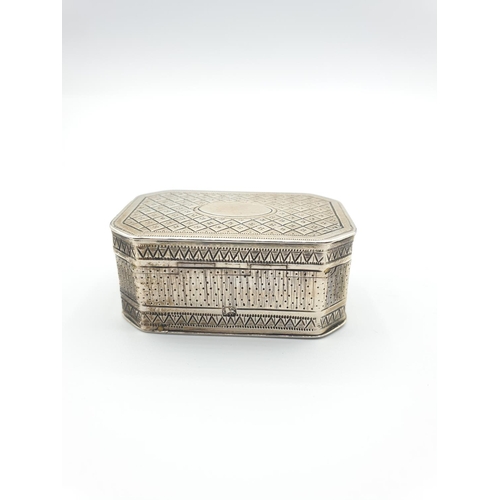 251 - Antique silver Nutmeg Grater , engine turned design with blank cartouche, hallmark for London 1799, ... 