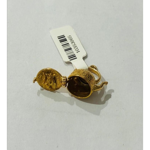 282 - 9k yellow gold kettle charm, weight 3.8g