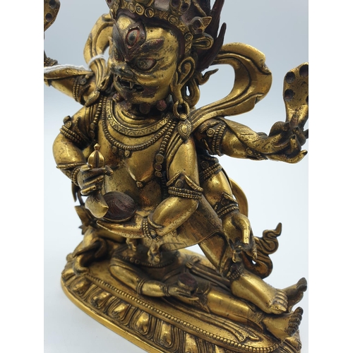 27 - A very early gilded bronze figure of an Oriental dragon god, 19cm tall and weight 1700g.
Gilding is ... 