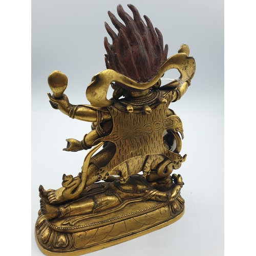 27 - A very early gilded bronze figure of an Oriental dragon god, 19cm tall and weight 1700g.
Gilding is ... 