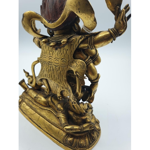 27 - A very early gilded bronze figure of an Oriental dragon god, 19cm tall and weight 1700g.
Gilding is ... 