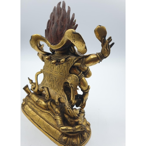 27 - A very early gilded bronze figure of an Oriental dragon god, 19cm tall and weight 1700g.
Gilding is ... 