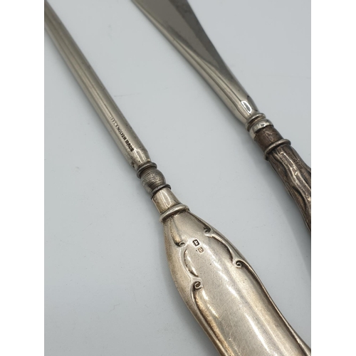 321 - Antique silver shoe horn and buttoner. Handles are hallmarked silver. 24cm long each. Birmingham 191... 