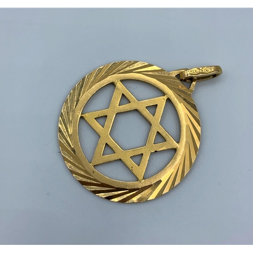 117 - An 18ct yellow Gold Star of David Pendant with ornate surround, weight 3.8g approx