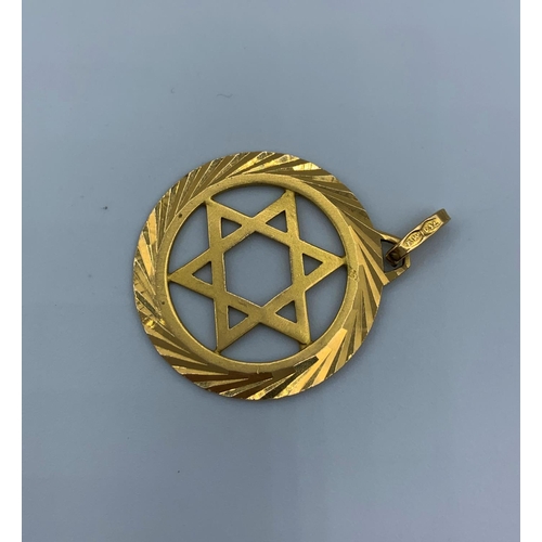 117 - An 18ct yellow Gold Star of David Pendant with ornate surround, weight 3.8g approx
