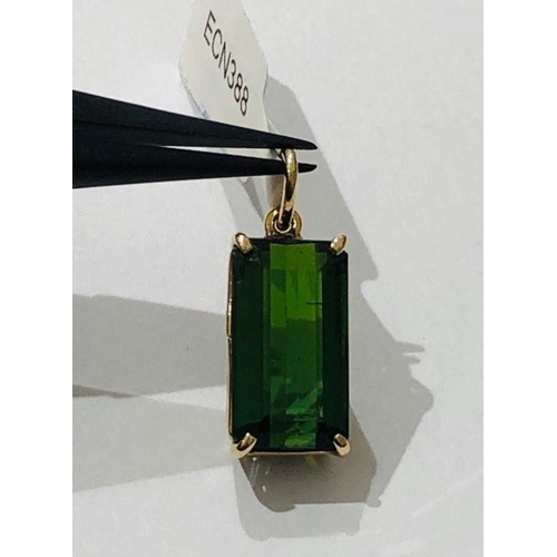 94 - Large Green Tourmaline Pendant set in 10k yellow Gold, weight 2.6g and size L15mm x W8mm (ecn388)
