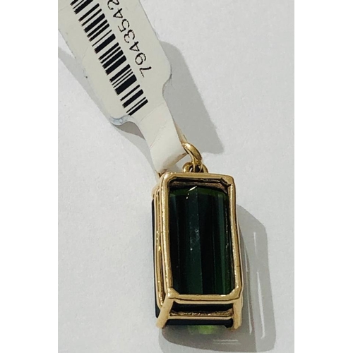 94 - Large Green Tourmaline Pendant set in 10k yellow Gold, weight 2.6g and size L15mm x W8mm (ecn388)