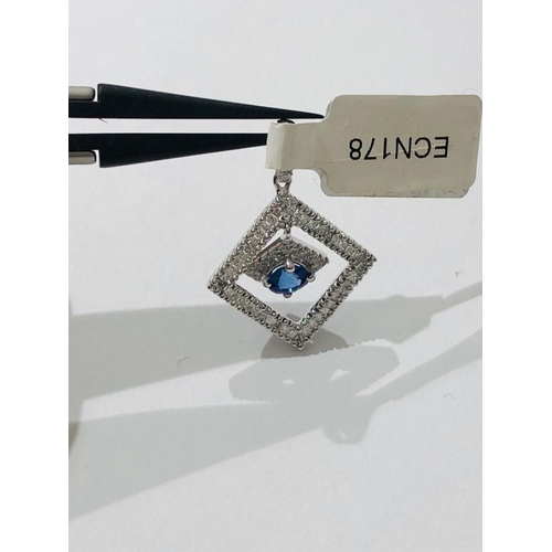 96 - 18k white Gold Pendant with 0.52ct Diamonds and Sapphires, weight 3.2g (ecn178)