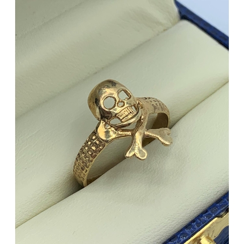 53 - 9CT Yellow Gold Skull Ring, size T and weight 2.6g approx