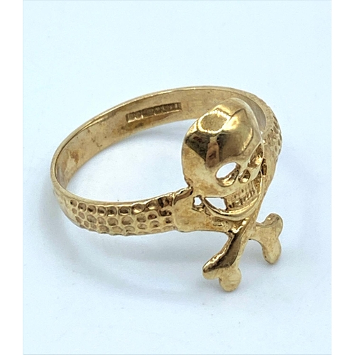 53 - 9CT Yellow Gold Skull Ring, size T and weight 2.6g approx