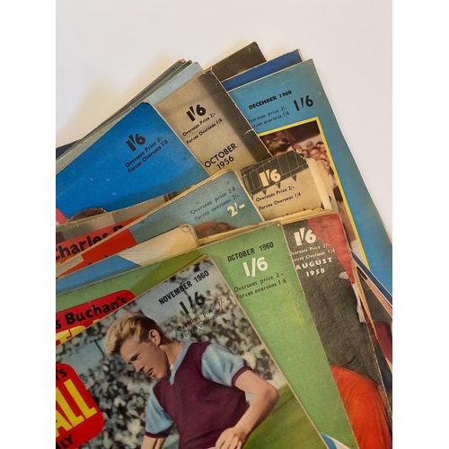 105 - 17 x 1950s & 1960s Football annuals (17)