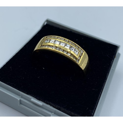 313 - 18CT YELLOW GOLD DIAMOND GENT RING, SIZE Z WEIGHT 8G APPROX AND 0.45CT DIAMONDS