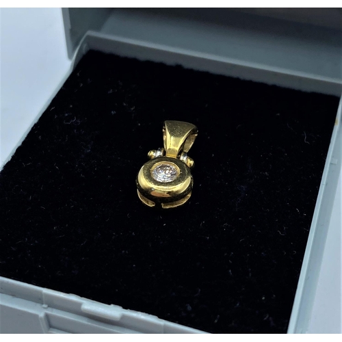 321 - 18CT YELLOW GOLD DIAMOND SOLITAIRE PENDANT, WEIGHT 2.1G APPROX AND 0.10CT DIAMOND