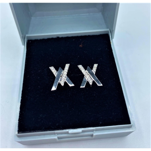 322 - PAIR OF 18CT WHITE GOLD DIAMOND SET STUD EARRINGS, WEIGHT 3.3G APPROX AND 0.20CT DIAMONDS