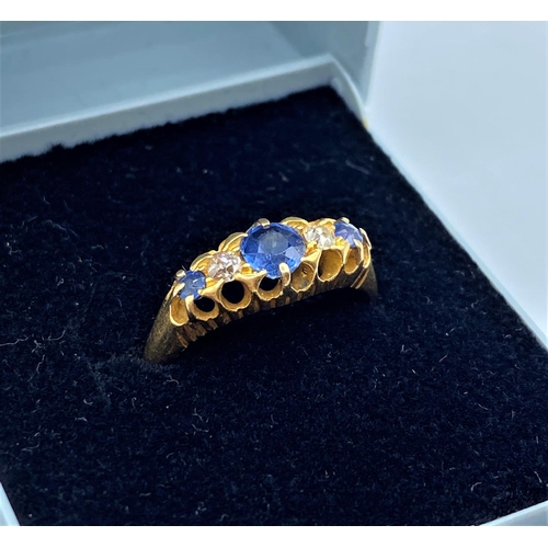 325 - 18CT YELLOW GOLD VINTAGE DIAMOND AND SAPPHIRE TRILOGY RING, WEIGHT 2.9G AND 1900 HALLMARK INSIDE BAN... 