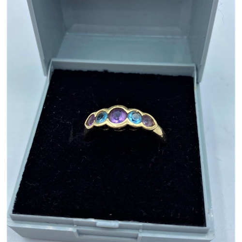 340 - 9CT YELLOW GOLD TOPAZ AND AMETHYST 5 STONE RING, SIZE M AND WEIGHT 2.4G