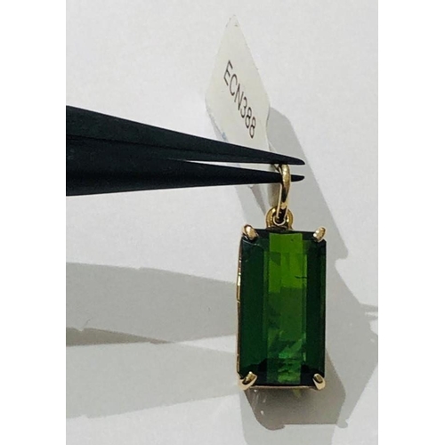 363 - Large Green Tourmaline Pendant set in 10k yellow Gold, weight 2.6g and size L15mm x W8mm (ecn388)