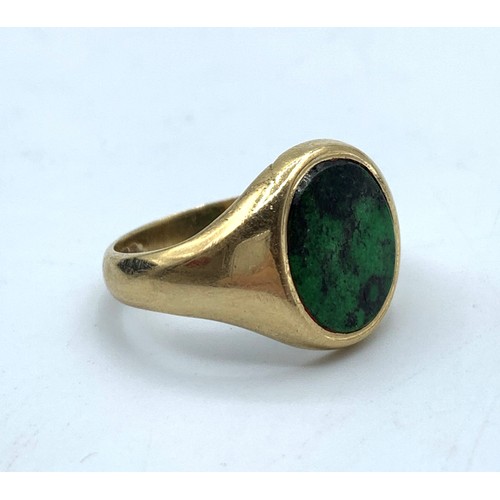 120 - Vintage 9K Yellow Gold Mens Ring with Green stone centre, size N1/2 and weight 5.5g approx