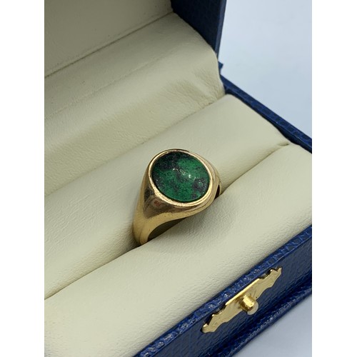 120 - Vintage 9K Yellow Gold Mens Ring with Green stone centre, size N1/2 and weight 5.5g approx