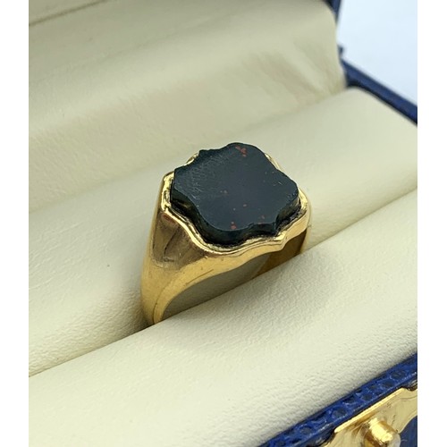 122 - Vintage 18K Yellow Gold mens Ring with Black stone centre, size M and weight 6.2g approx