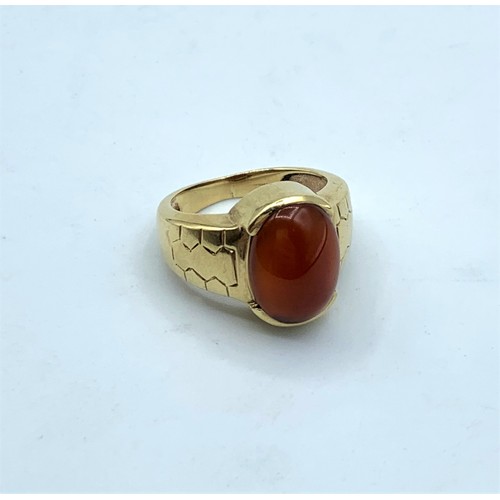 124 - Vintage 9CT Gold Mans Ring with big stone centre, weight 6.4g and size L