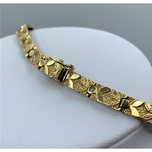 130 - Vintage 14K Yellow Gold Floral Bracelet, weight 9g and 19cm long approx