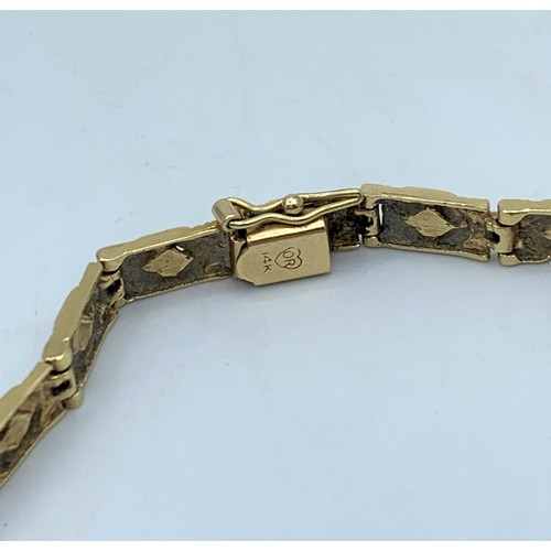 130 - Vintage 14K Yellow Gold Floral Bracelet, weight 9g and 19cm long approx