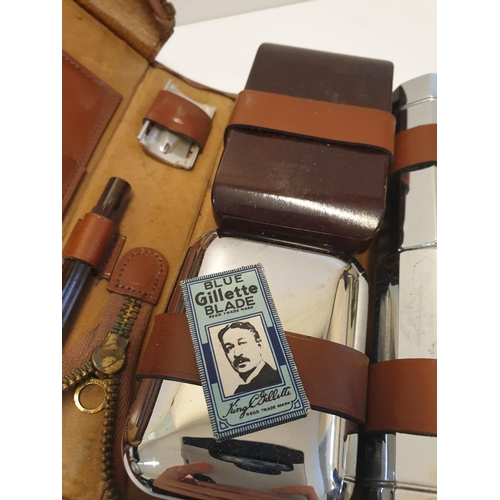 209 - Vintage gentlemans 1950s travel set, 19x12cm