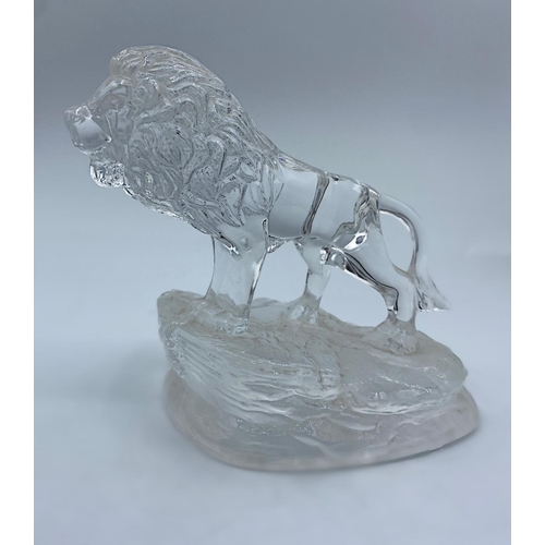 36 - Cristal d'Arques France lead crystal Glass Lion Figure Paperweight in the shape of a Lion, weight 69... 