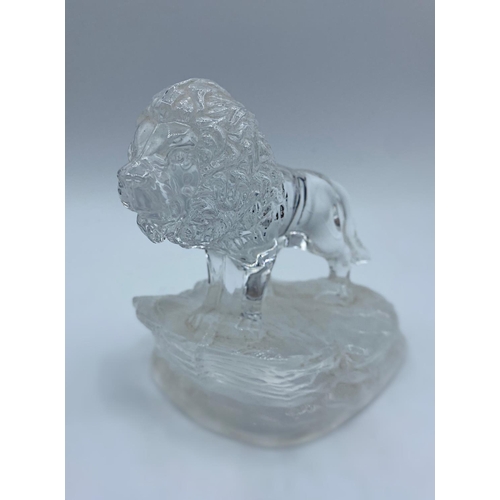 36 - Cristal d'Arques France lead crystal Glass Lion Figure Paperweight in the shape of a Lion, weight 69... 