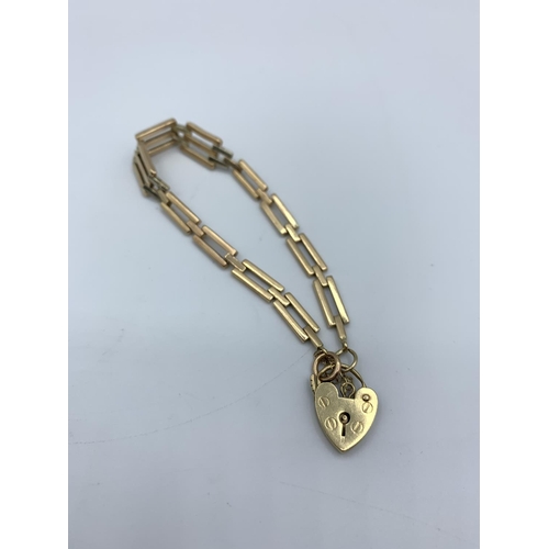 288 - A 3 colour 9ct Gold Gate style Bracelet with Padlock clasp, weight 16.6g approx