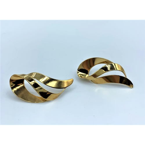 299 - 18ct Modern Design Yellow Gold Earrings 5.1g