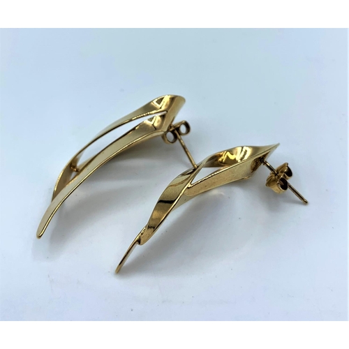 299 - 18ct Modern Design Yellow Gold Earrings 5.1g