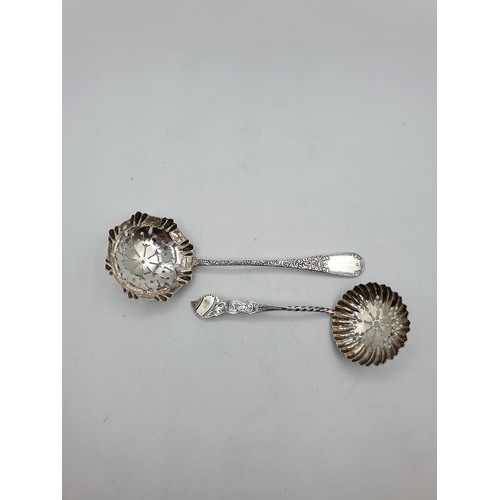 194 - 2x Silver Sifter Spoons, weight 31g (2)