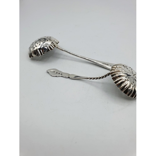 194 - 2x Silver Sifter Spoons, weight 31g (2)