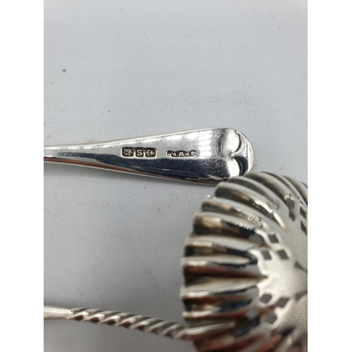 194 - 2x Silver Sifter Spoons, weight 31g (2)