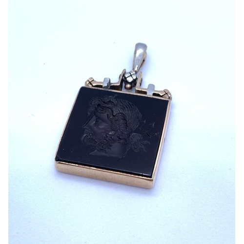 184 - Vintage Pendant in Rose Gold and White Gold with Engraved Head of Neptune, weight 7.5g