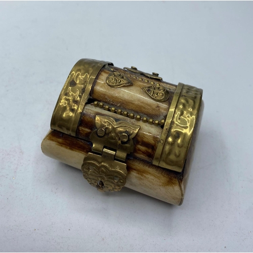 85 - An impressive Chinese Dragon Ring (18ct gold filled), in an Antique Carved Bone presentation Box