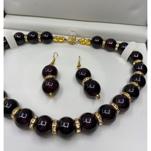 87 - A Garnet Choker Necklace with matching Earrings in a presentation box (3)