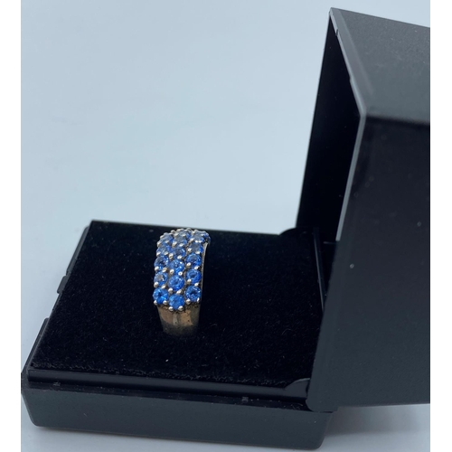 500 - Silver Ring stone set with 25 bright Topaz coloured stones, marking inside band for 925 silver and t... 