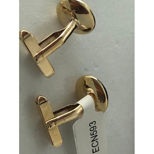 267 - Pair of 9K Yellow Gold Cufflinks with Oonyx, weight 8g (2)