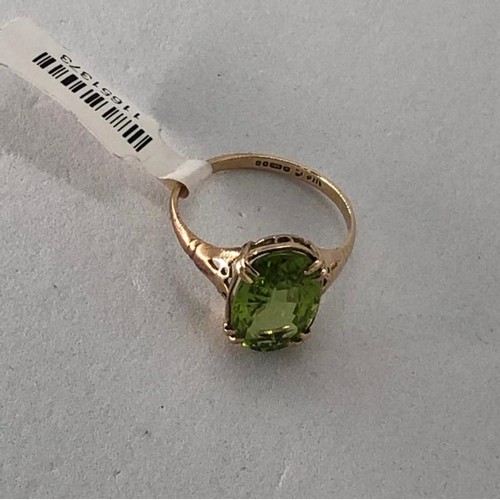 311 - 9K Yellow Gold Ring with 4.70ct Tsavorite stone centre, weight 2.28g and size O (ECN259)