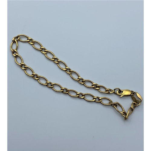 402 - 18ct gold dainty link bracelet, weight 2.8g and 17cm long.