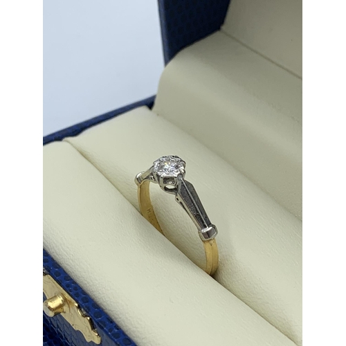 376 - 14CT Gold and Platinum Ring with 0.20ct Diamond Centre in an illusion setting, size P and weight 2.5... 