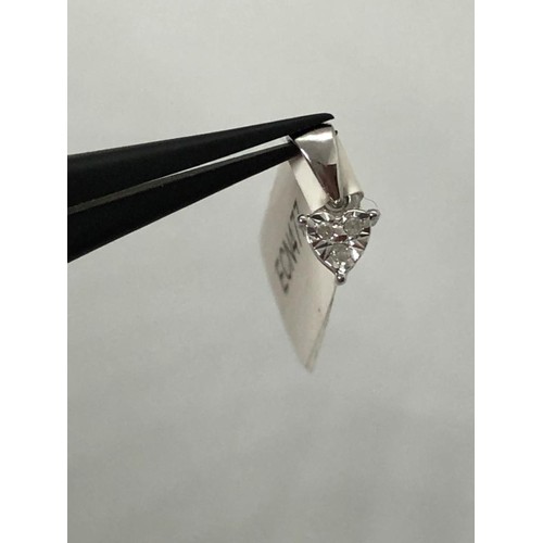 196 - 9K White Gold Pendant with Diamonds, weight 0.42g (ecn477)